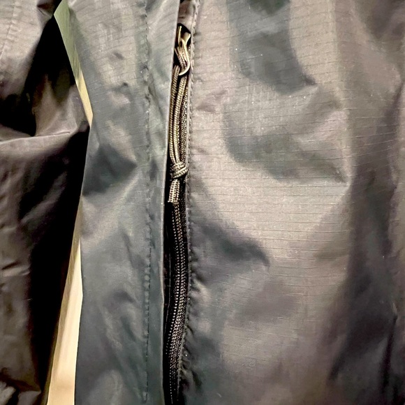 North Face Windbreaker - Picture 4 of 9